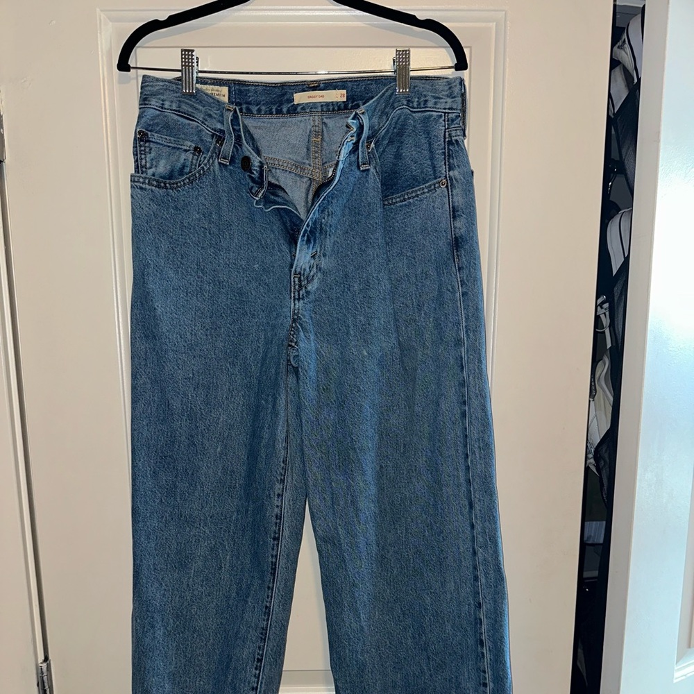 NWOT Medium Wash Levi baggy dad jeans